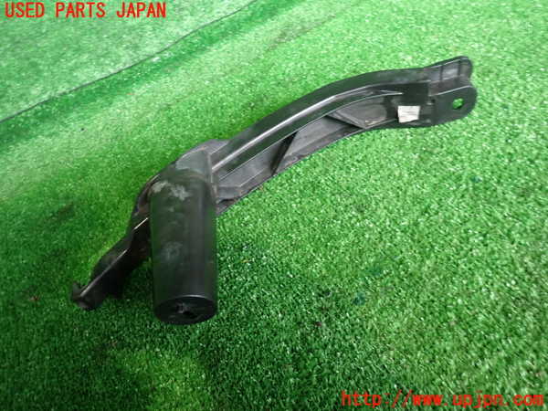 2UPJ-25881140]VW ゴルフ R32(1KBUBF)右ヘッドライトリム 中古_m0003.jpg