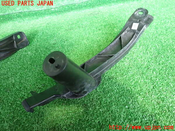 2UPJ-25881142]VW ゴルフ R32(1KBUBF)左ヘッドライトリム 中古_m0003.jpg