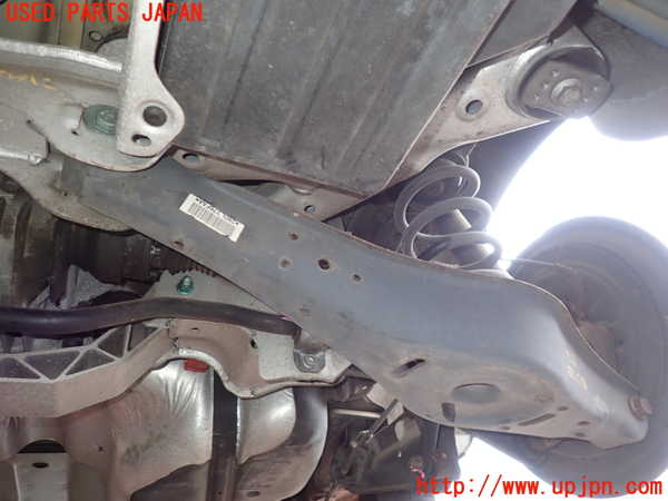 2UPJ-25885295]VW ゴルフ R32(1KBUBF)リアメンバー 中古_m0003.jpg