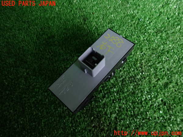 2UPJ-25886240]VW ゴルフ R32(1KBUBF)右前パワーウィンドウスイッチ 中古_m0003.jpg