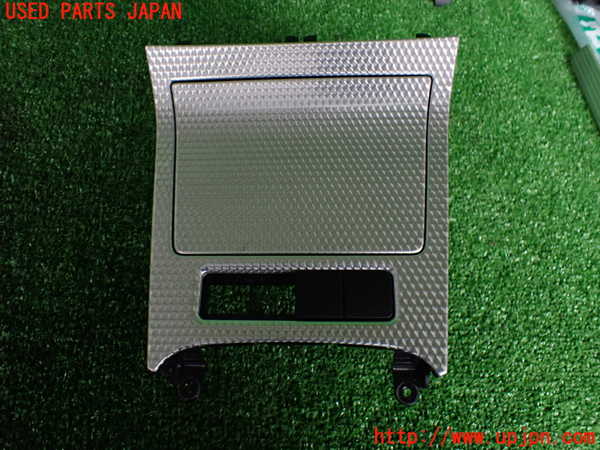 2UPJ-25887821]VW ゴルフ R32(1KBUBF)灰皿1 中古_m0001.jpg