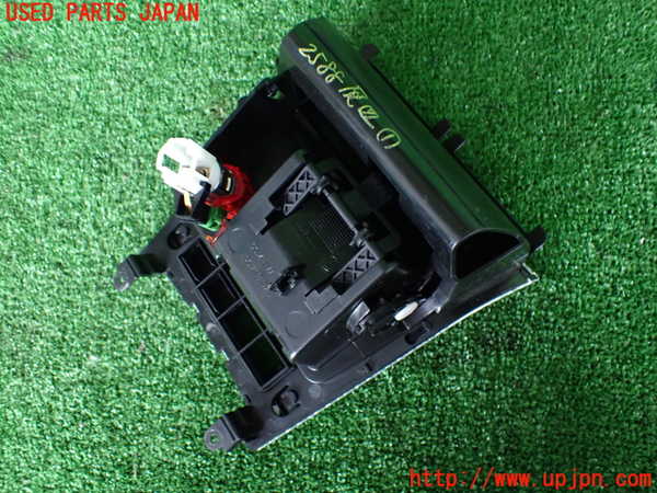 2UPJ-25887821]VW ゴルフ R32(1KBUBF)灰皿1 中古_m0003.jpg