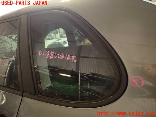 2UPJ-25901382]ポルシェ・カイエン ターボ(9PAM4851A)左クォーターガラス (43R-00069 M2) 中古_m0001.jpg