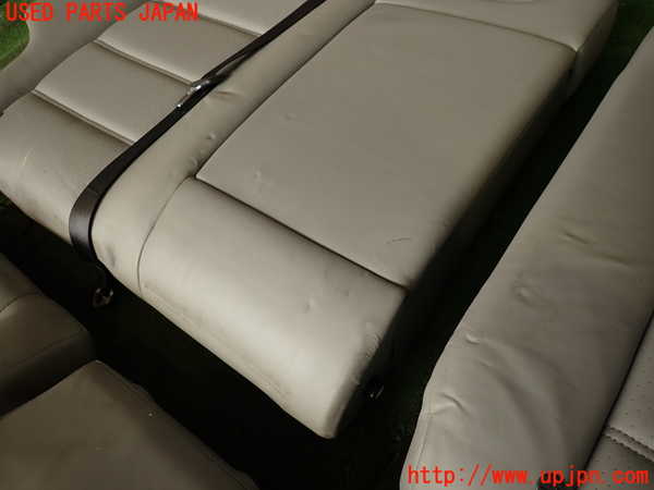 2UPJ-25907385]ポルシェ・カイエン ターボ(9PAM4851A)リアシート 中古_m0003.jpg