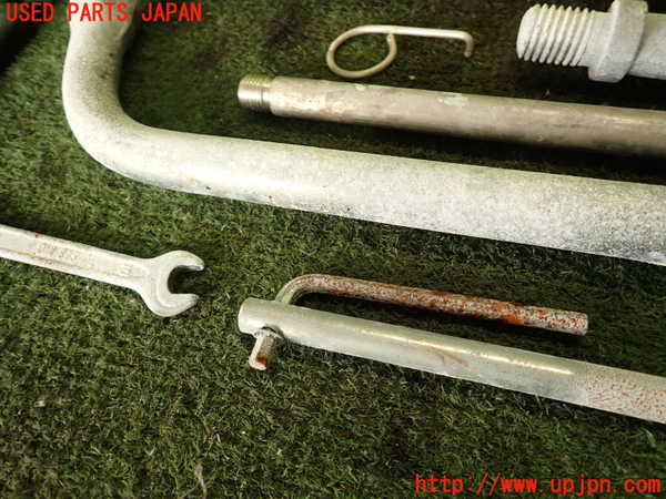 2UPJ-25907805]ポルシェ・カイエン ターボ(9PAM4851A)車載工具 【ジャンク品】 中古_m0003.jpg
