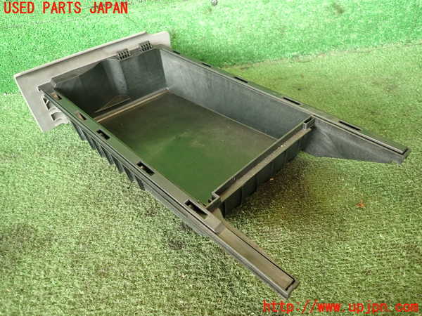 2UPJ-25907842]ポルシェ・カイエン ターボ(9PAM4851A)小物入れ2 中古_m0004.jpg