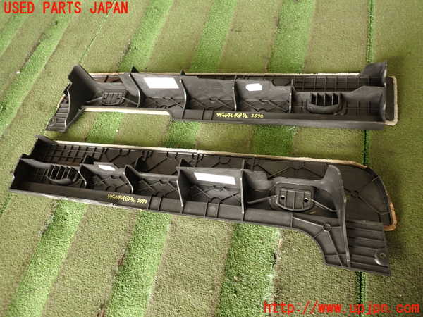 2UPJ-25907771]ポルシェ・カイエン ターボ(9PAM4851A)ラゲッジトレイ1 中古_m0004.jpg