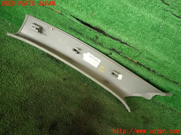 2UPJ-25907655]ポルシェ・カイエン ターボ(9PAM4851A)右フロントピラートリム 中古_m0004.jpg