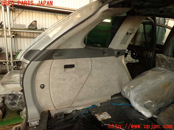 2UPJ-25907680]ポルシェ・カイエン ターボ(9PAM4851A)左リアピラートリム 中古_m0001.jpg