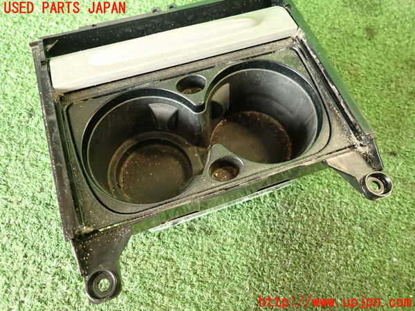 2UPJ-25907810]ポルシェ・カイエン ターボ(9PAM4851A)ドリンクホルダー 中古_m0003.jpg