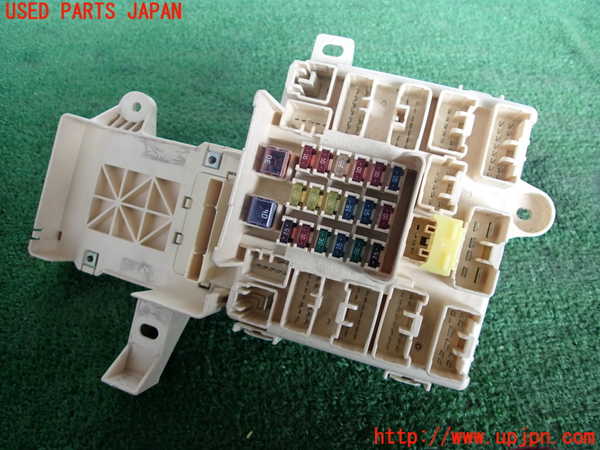 2UPJ-25946742]アルテッツァ(SXE10)ヒューズボックス2 中古_m0001.jpg