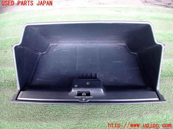 2UPJ-25947516]アルテッツァ(SXE10)グローブボックス1 中古_m0002.jpg