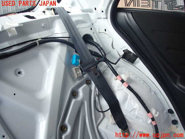 2UPJ-25947155]アルテッツァ(SXE10)右2列目シートベルト 中古_m0001.jpg