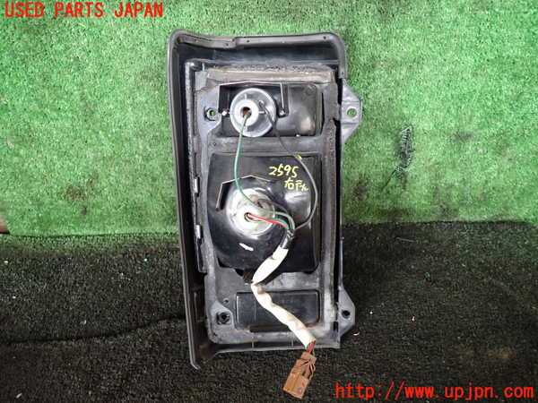 1UPJ-25951530]キャラバン コーチ(KRE24)右テールランプ 中古_m0002.jpg