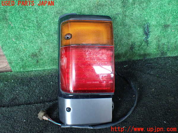 1UPJ-25951536]キャラバン コーチ(KRE24)左テールランプ 中古_m0001.jpg
