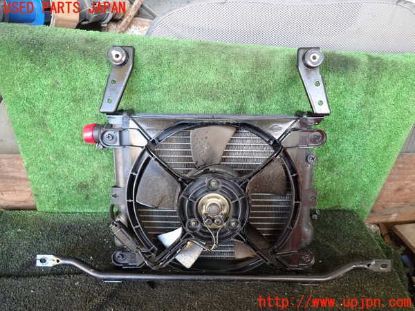 5UPJ-25952322]キャラバン コーチ(KRE24)ラジエーター2 (サブ) 中古_m0002.jpg