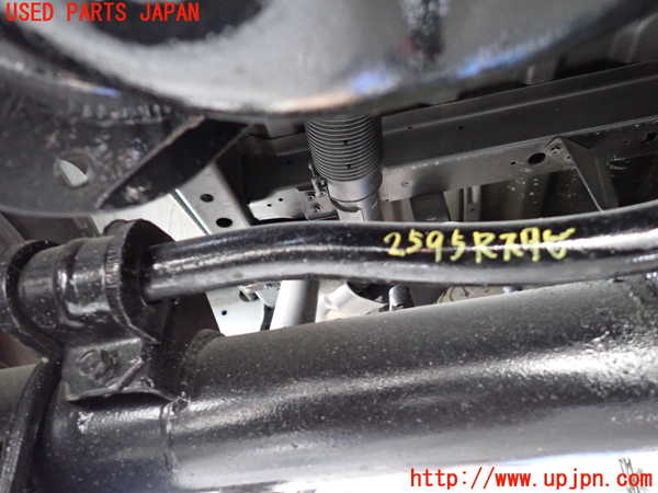 5UPJ-25955445]キャラバン コーチ(KRE24)リアスタビライザー 中古_m0001.jpg