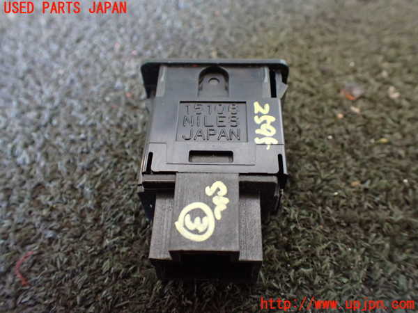 5UPJ-25956308]キャラバン コーチ(KRE24)スイッチ3 (照明スイッチ) 中古_m0002.jpg