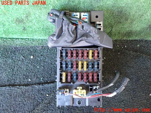 1UPJ-25956741]キャラバン コーチ(KRE24)ヒューズボックス1 中古_m0002.jpg