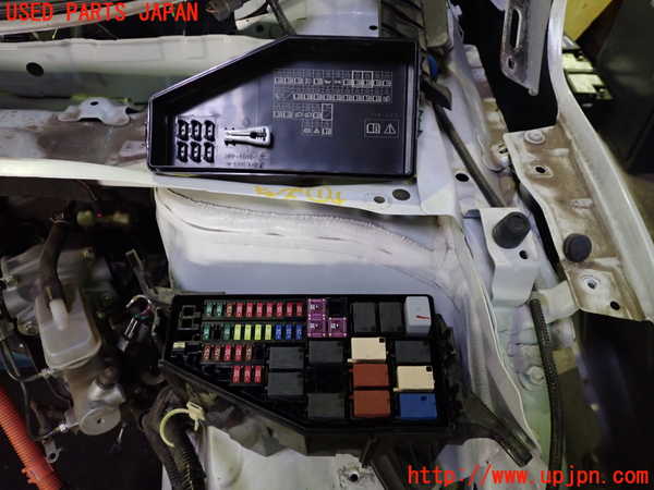 1UPJ-25986741]ヴェゼル ハイブリッド(e：HEV)(RU3)ヒューズボックス1 中古_m0003.jpg