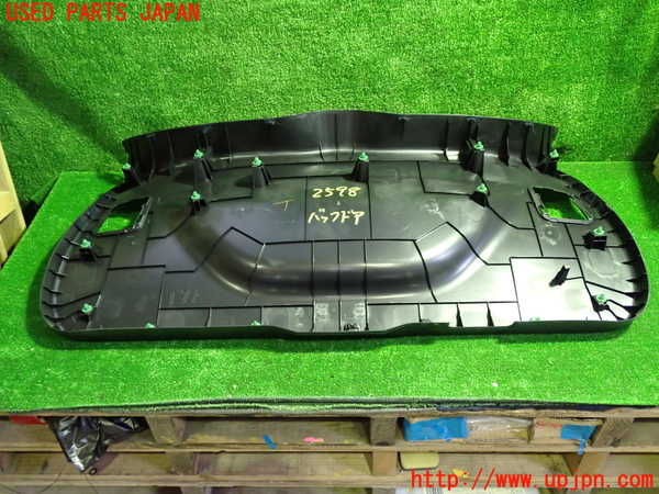 5UPJ-25981578]ヴェゼル ハイブリッド(e：HEV)(RU3)バックドア内張り 中古_m0004.jpg