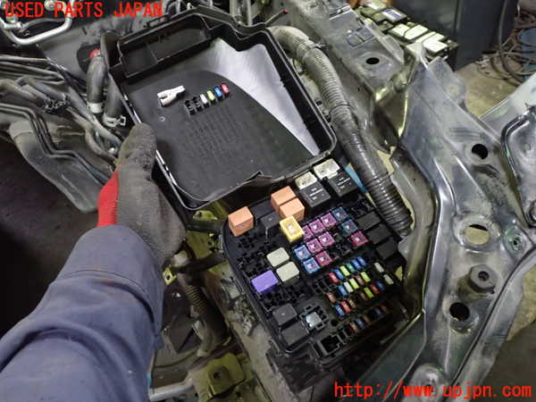 5UPJ-25996741]ロードスター(ND5RC)ヒューズボックス1 中古_m0002.jpg