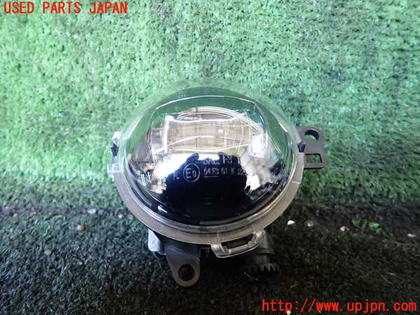 1UPJ-26001180]ボルボ・V90(PB420TMA)右フォグ 中古_m0001.jpg