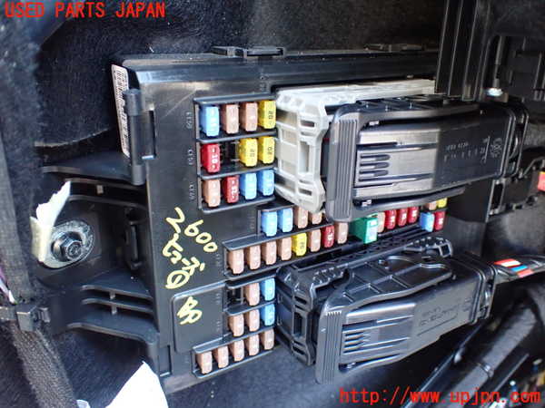 1UPJ-26006741]ボルボ・V90(PB420TMA)ヒューズボックス1 中古_m0001.jpg