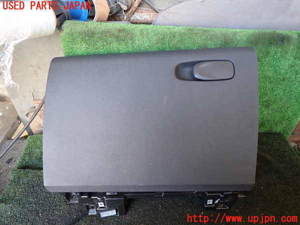5UPJ-26007516]ボルボ・V90(PB420TMA)グローブボックス1 中古_m0001.jpg