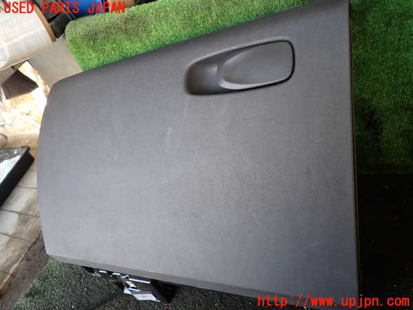 5UPJ-26007516]ボルボ・V90(PB420TMA)グローブボックス1 中古_m0002.jpg