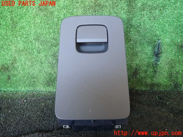 1UPJ-26007841]ボルボ・V90(PB420TMA)小物入れ1 中古_m0001.jpg