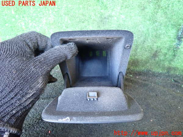 1UPJ-26007841]ボルボ・V90(PB420TMA)小物入れ1 中古_m0002.jpg