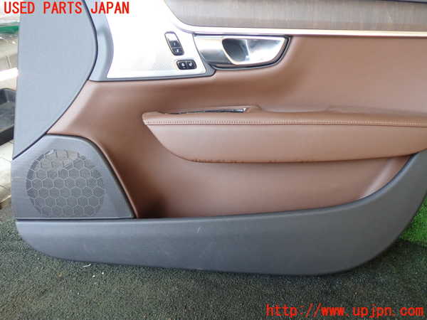 1UPJ-26001234]ボルボ・V90(PB420TMA)右前ドア内張り 中古_m0003.jpg