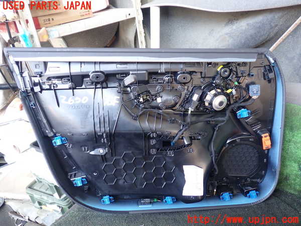 1UPJ-26001234]ボルボ・V90(PB420TMA)右前ドア内張り 中古_m0004.jpg