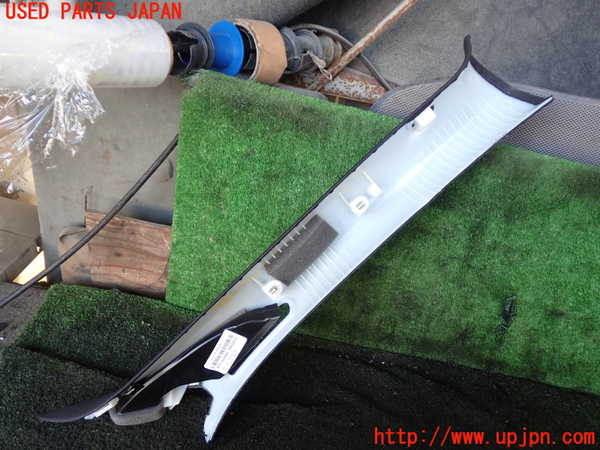 1UPJ-26007660]ボルボ・V90(PB420TMA)左フロントピラートリム 中古_m0003.jpg