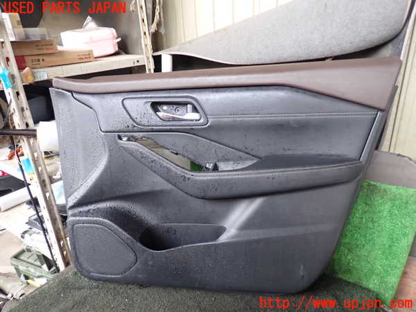 5UPJ-26011234]エクストレイル(SNT33)右前ドア内張り 中古_m0001.jpg