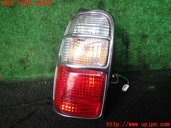 5UPJ-26041536]ハイラックスサーフ(RZN185W)左テールランプ 中古_m0001.jpg