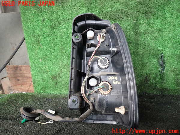 5UPJ-26041536]ハイラックスサーフ(RZN185W)左テールランプ 中古_m0002.jpg