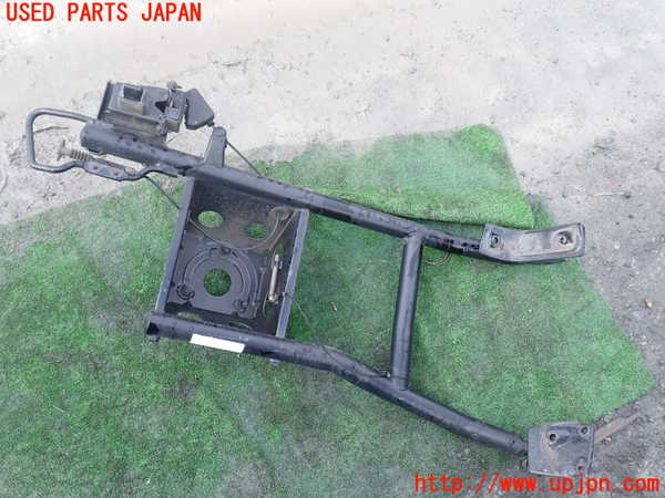 1UPJ-26041700]ハイラックスサーフ(RZN185W)スペアタイヤキャリア 中古_m0002.jpg