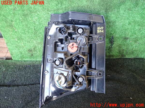 1UPJ-26051530]デリカD：5(CV1W)右テールランプ 中古_m0003.jpg