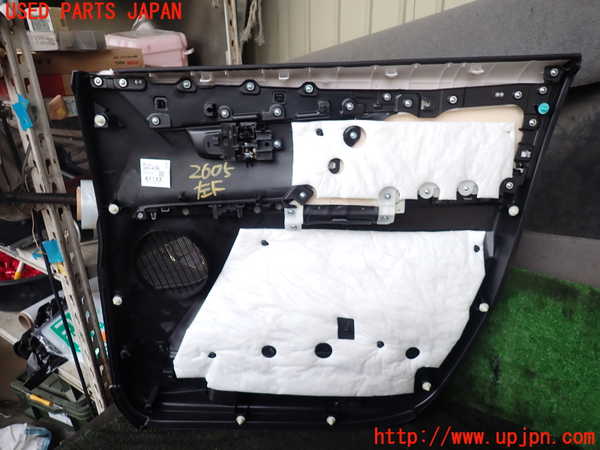 1UPJ-26051264]デリカD：5(CV1W)左前ドア内張り 中古_m0004.jpg