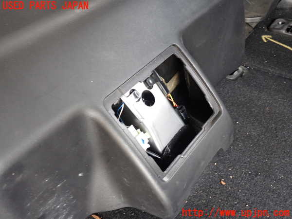 1UPJ-26057680]デリカD：5(CV1W)左リアピラートリム 中古_m0005.jpg