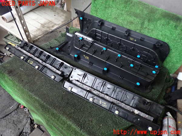 1UPJ-26057740]デリカD：5(CV1W)スカッフプレート 中古_m0002.jpg