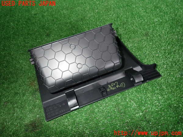 2UPJ-26077841]VW ゴルフ ヴァリアント(AUDFG)小物入れ1 中古_m0003.jpg