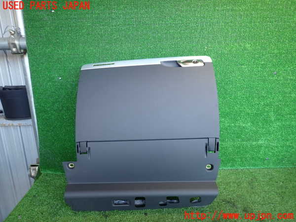 2UPJ-26097516]アウディ・TT クーペ(8JBUBF)グローブボックス1 中古_m0001.jpg