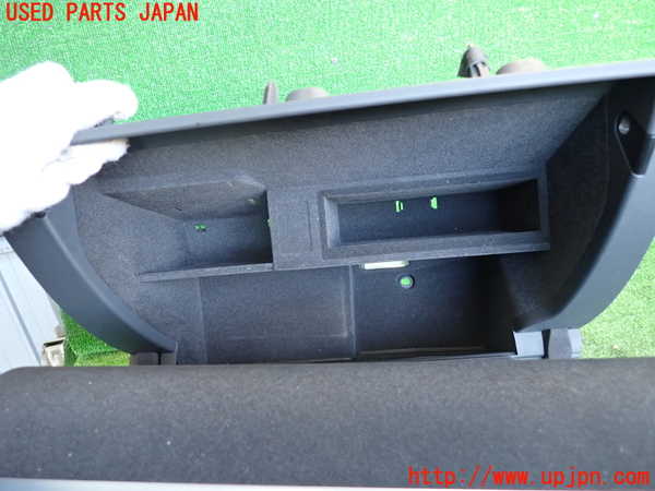 2UPJ-26097516]アウディ・TT クーペ(8JBUBF)グローブボックス1 中古_m0002.jpg