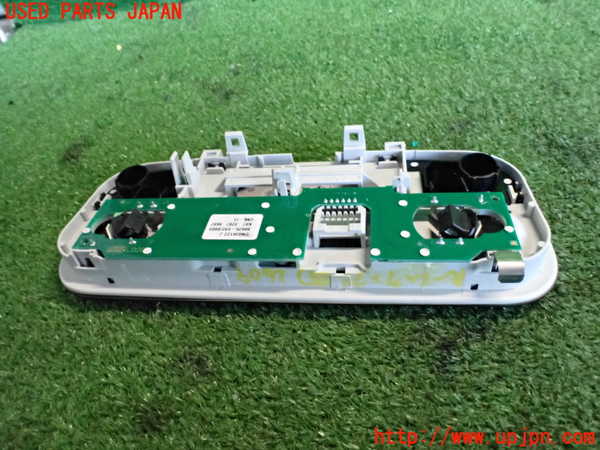 2UPJ-26096411]アウディ・TT クーペ(8JBUBF)ルームランプ1 (1列目真中) 中古_m0002.jpg