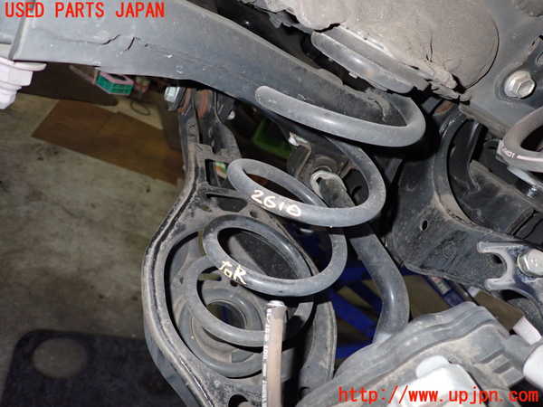 2UPJ-26105100]カローラ スポーツ ハイブリッド(ZWE211H)右リアスプリング 中古_m0001.jpg