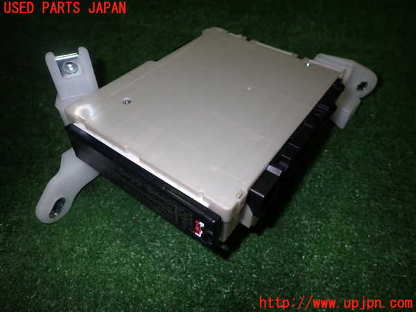 2UPJ-26106741]カローラ スポーツ ハイブリッド(ZWE211H)ヒューズボックス1 中古_m0002.jpg
