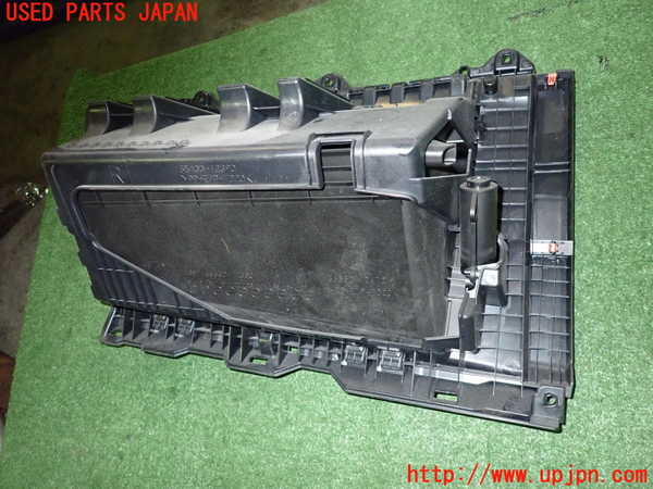 2UPJ-26107516]カローラ スポーツ ハイブリッド(ZWE211H)グローブボックス1 中古_m0004.jpg